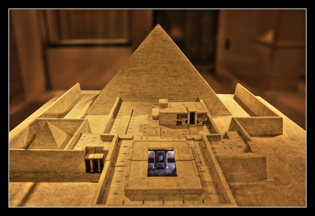 Егіпецкія піраміды, іншапланетнікі і ворагі археолагаў